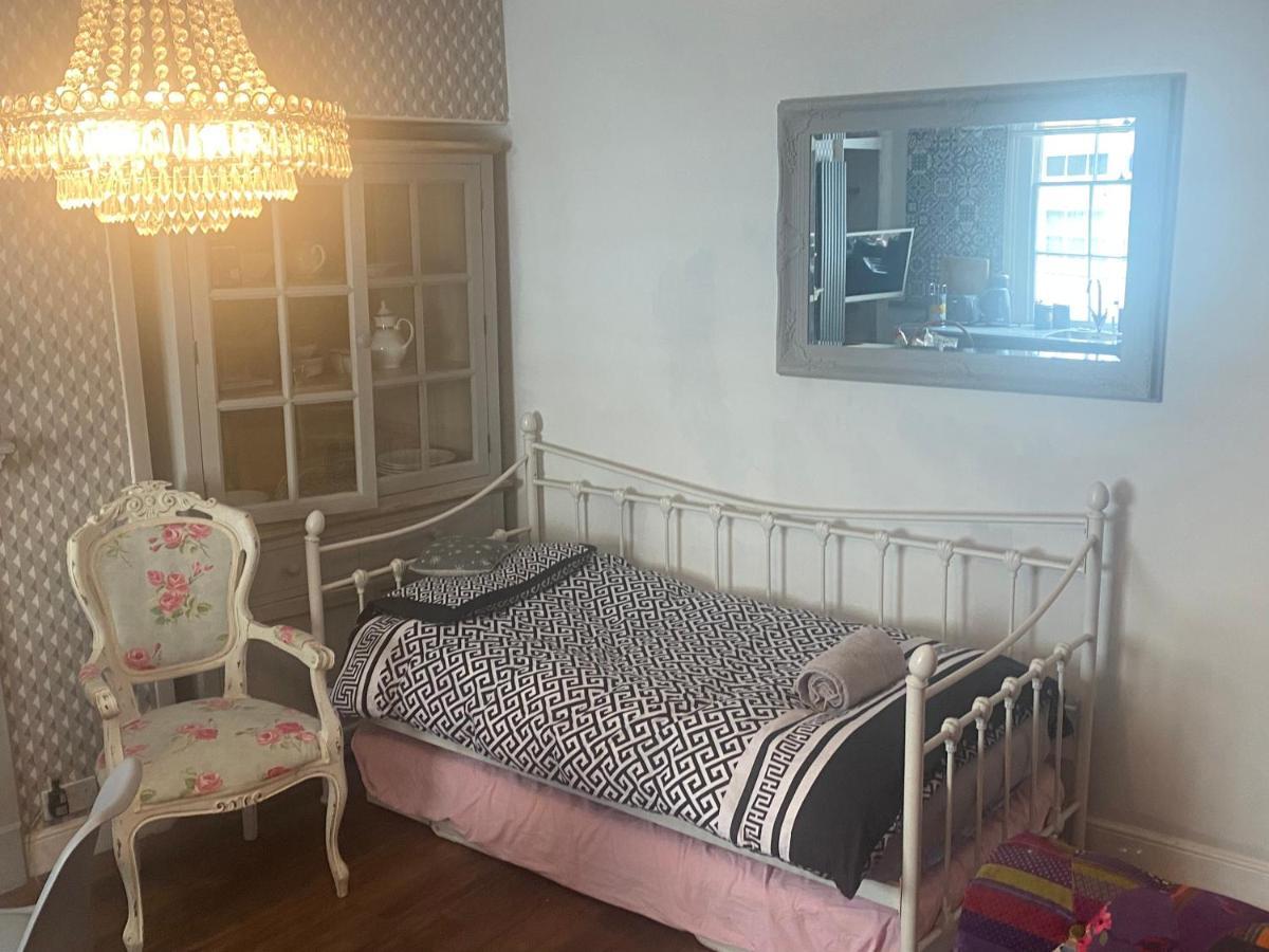 Georgian City Apartment At Thomas Street Double Bedroom And Two Single Trundle Beds Bath Dış mekan fotoğraf